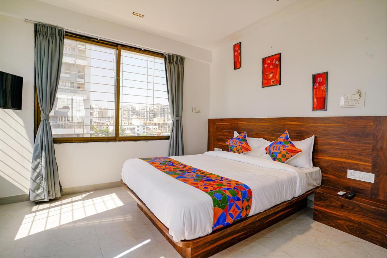 Fabhotel Crystal Inn - Nr Suvarndeep Chowk Pimpri-Chinchwad Екстериор снимка