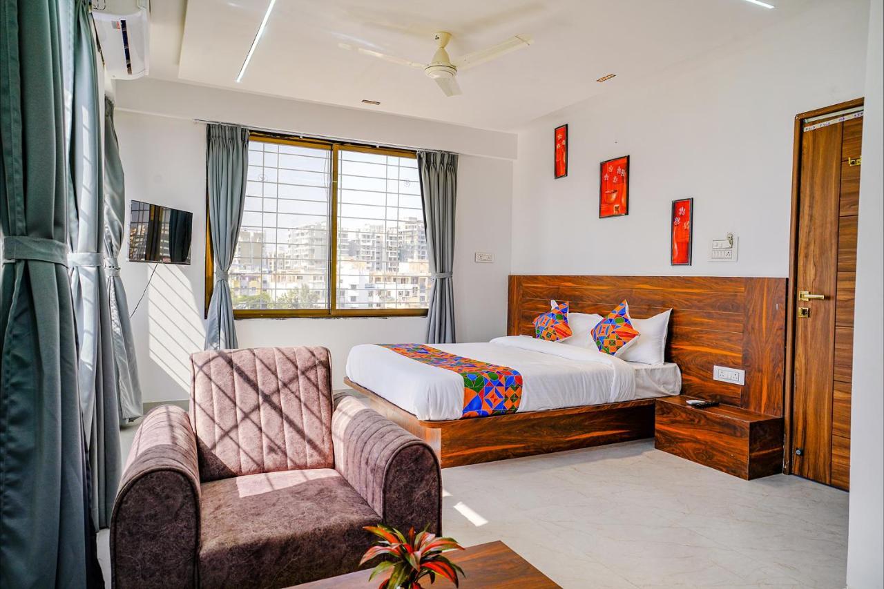 Fabhotel Crystal Inn - Nr Suvarndeep Chowk Pimpri-Chinchwad Екстериор снимка
